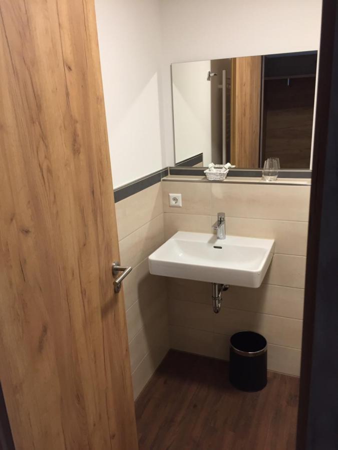 Platzwirt Hotell Unterschneidheim Eksteriør bilde